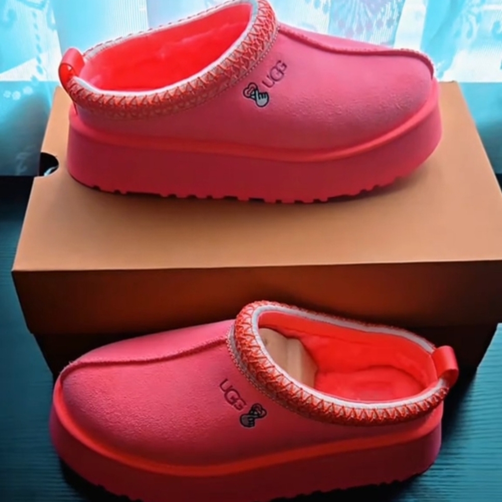 UGG Women's Vibrant Pink Slippers